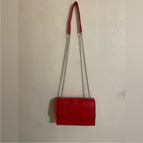 SHEIN Red Quilted Clutch - Picture 5 of 5